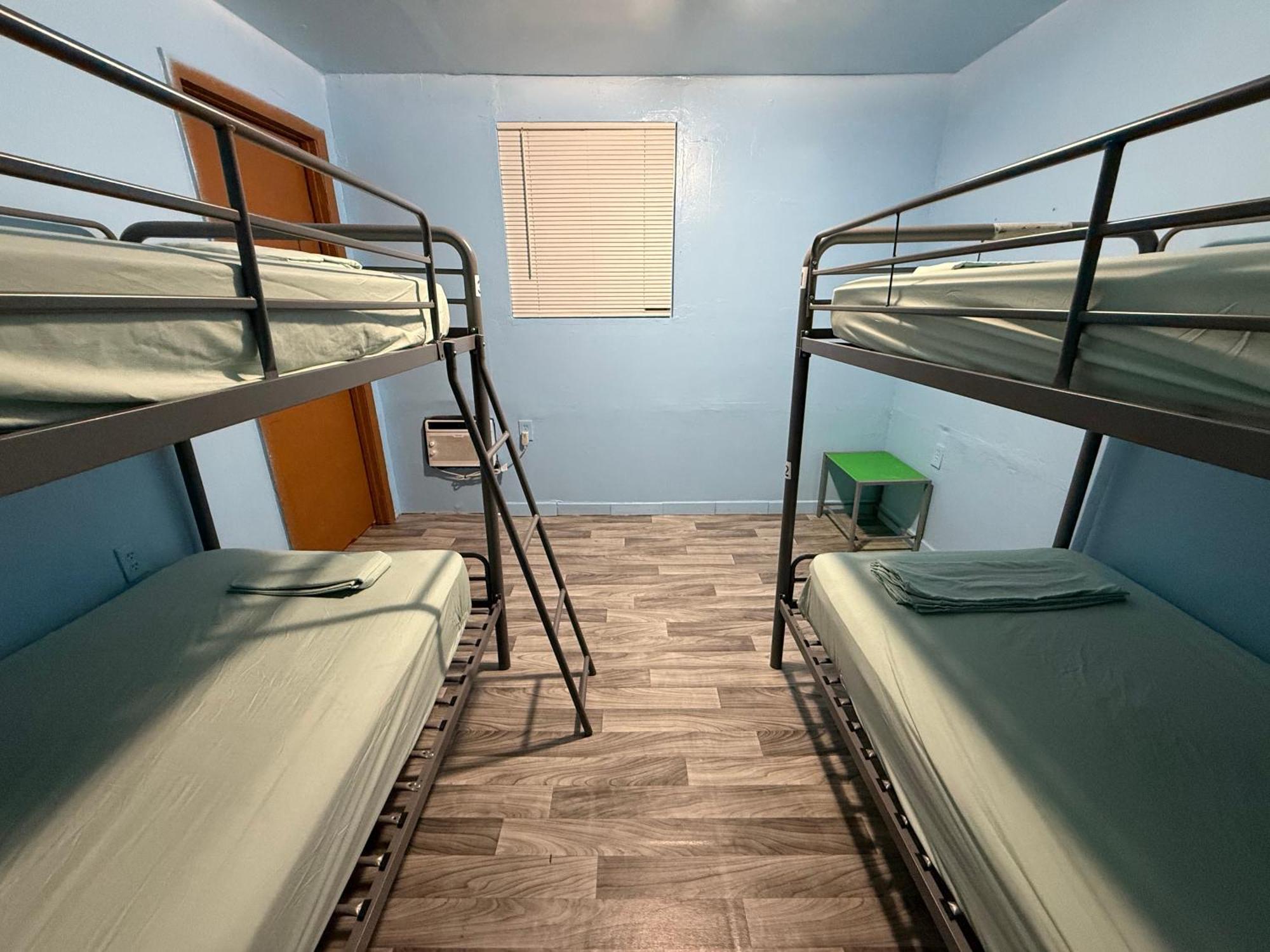 Oqp Vacations Hostel Miami Exterior photo