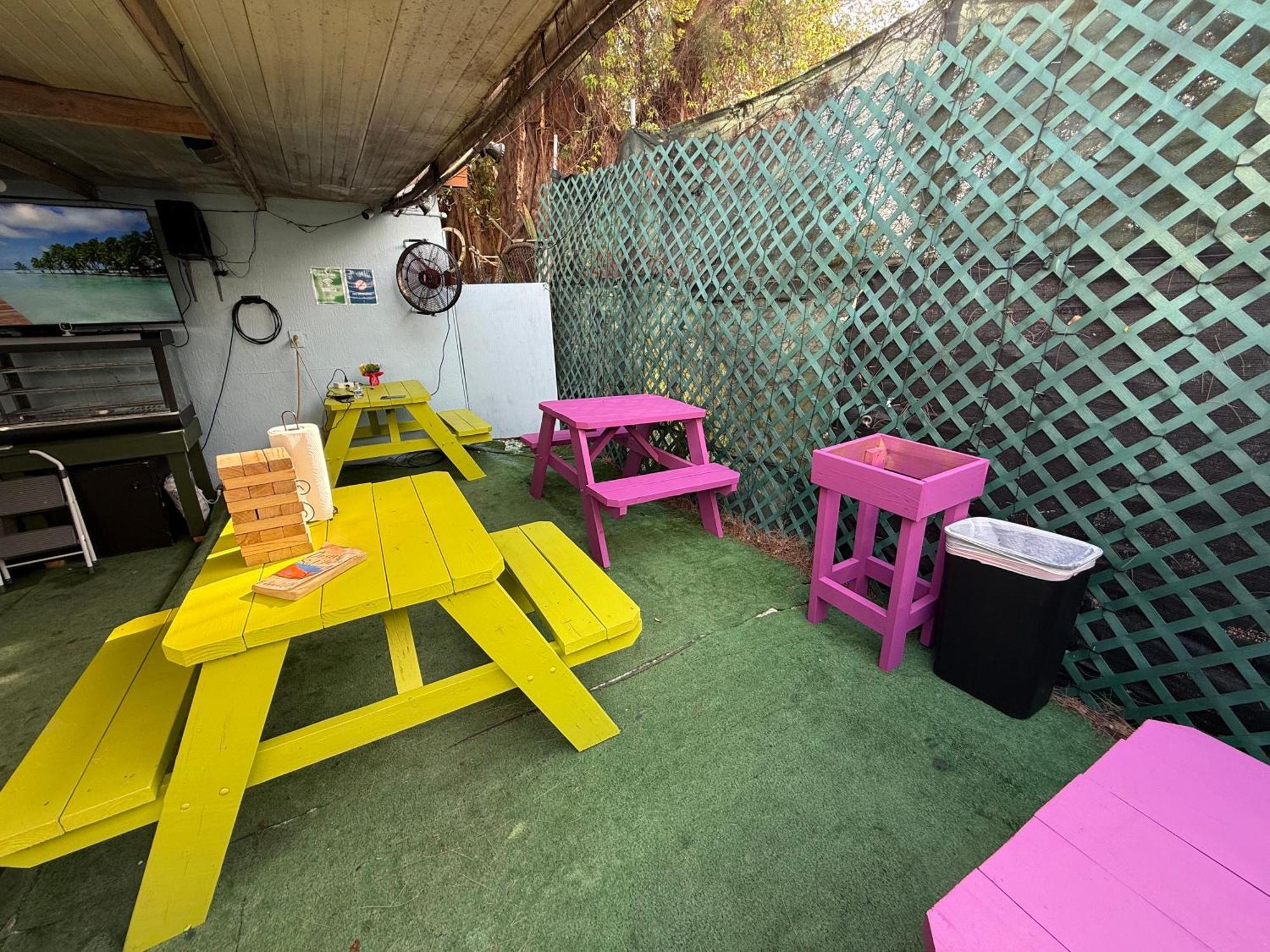Oqp Vacations Hostel Miami Exterior photo